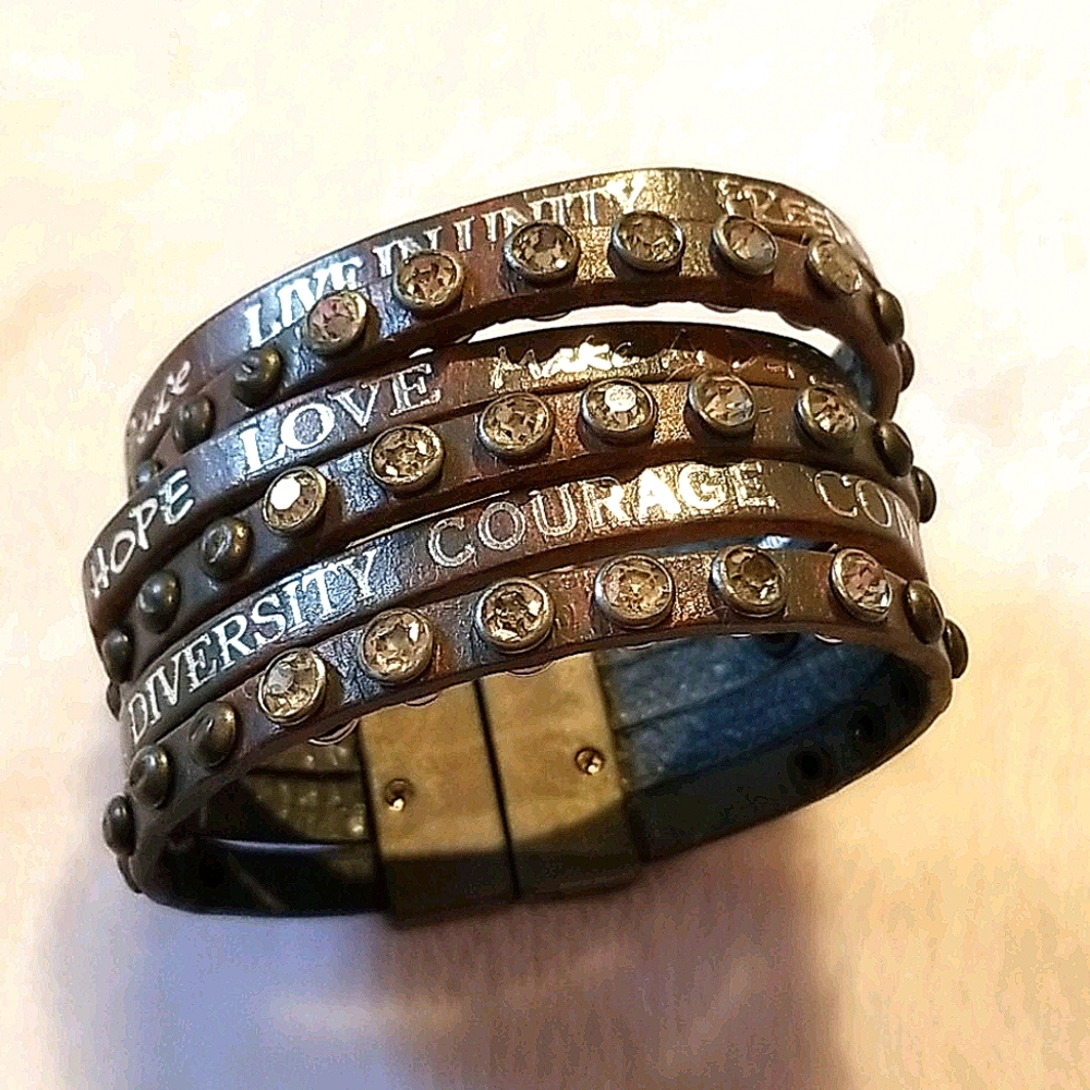 Woman's  Good Work(s) Bracelet - Picture 2 of 7